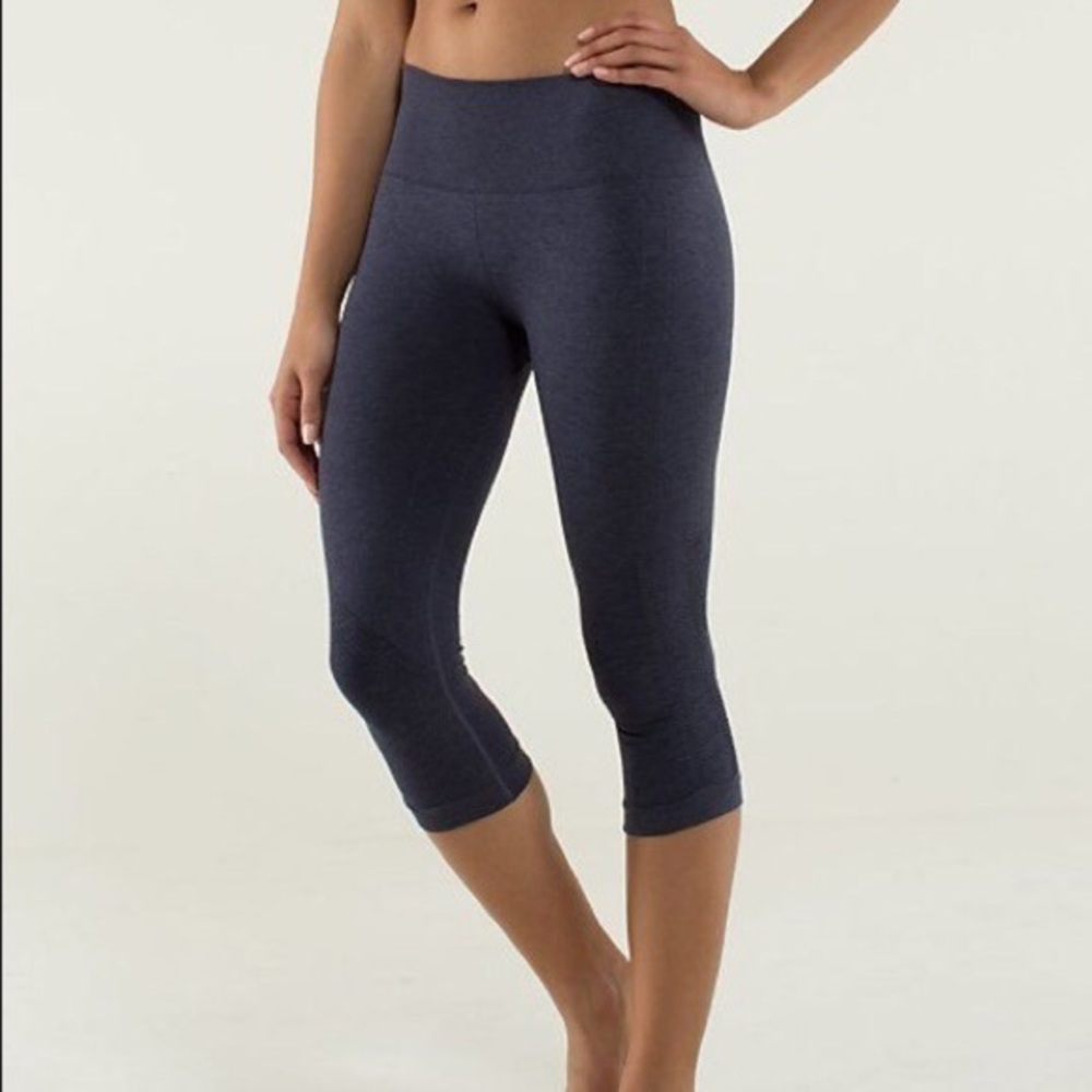 Lululemon In the Flow Crop Inkwell Sz 6